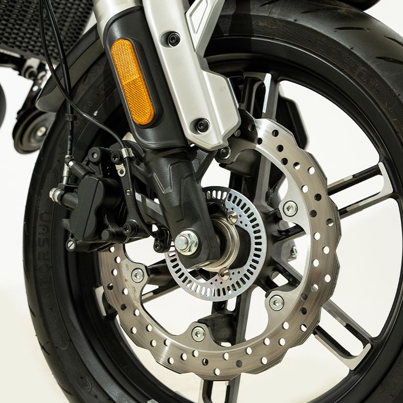 VOGE_DETALLE_AC350_DELANTERA